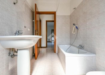 Three-room apartment Via della Chiesa, Poggio Renatico - photo 14