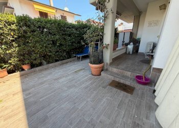 Foto 2 - Villa a Schiera via butterfly
 
301, Viareggio - foto 2