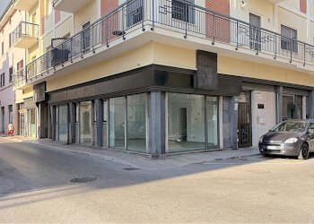 Foto 1 - Locale Commerciale Via San Martino angolo Via Carducci
107, San Benedetto del Tronto - foto 1