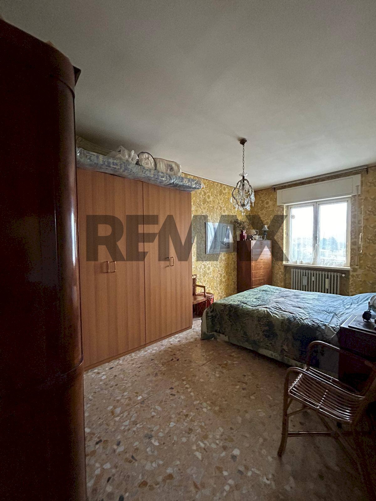 Camera / camera da letto - Four-room apartment via ugo foscolo
20, Erba - photo 3