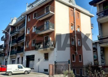 Edificio all\'aperto - Four-room apartment via ugo foscolo
 
20, Erba - photo 1