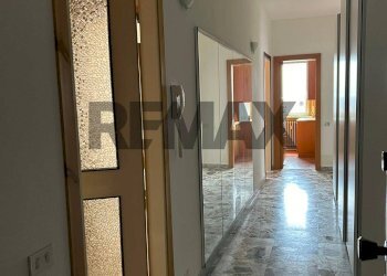 Hall / corridoio - Four-room apartment via ugo foscolo
 
20, Erba - photo 2