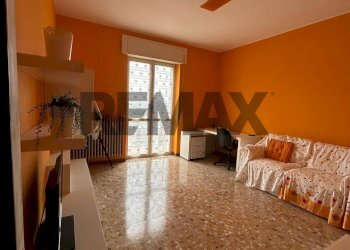 Soggiorno - Four-room apartment via ugo foscolo
 
20, Erba - photo 5