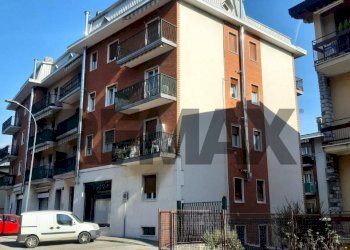 Edificio all\'aperto - Four-room apartment via ugo foscolo
 
20, Erba - photo 18