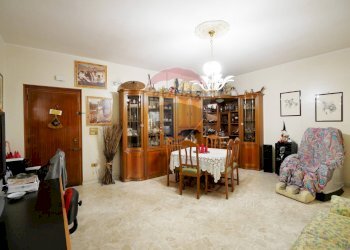 Sala da pranzo - Three-room apartment Via Enrico Toti
 
46, Valenzano - photo 5