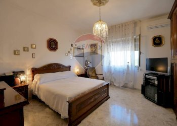 Camera / camera da letto - Three-room apartment Via Enrico Toti
 
46, Valenzano - photo 11