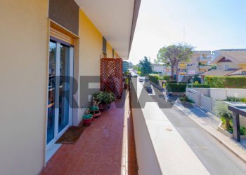 Balcone - Trilocale Via Raffaele Bovio
 
9, Bari - foto 4