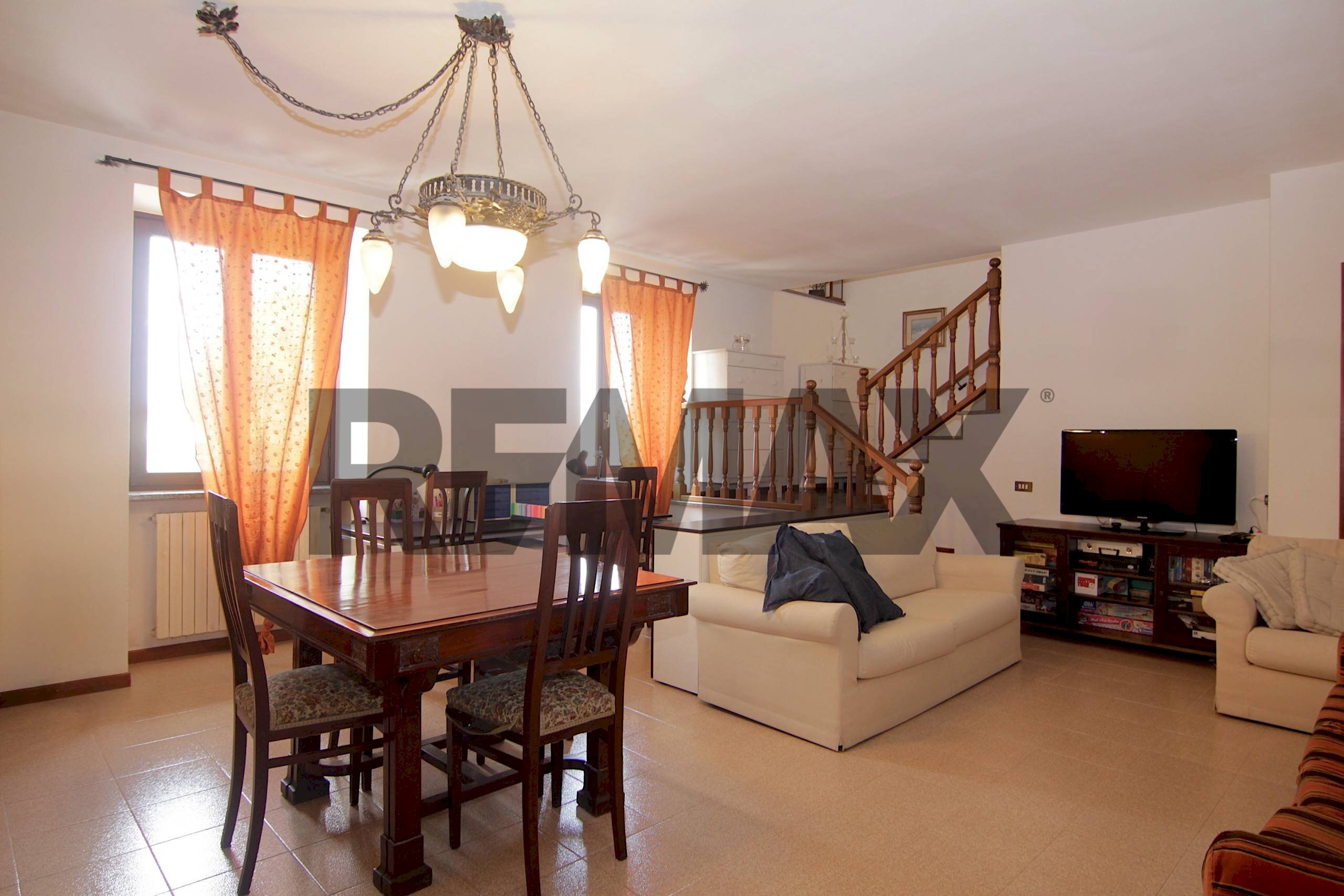 Sala da pranzo - Casa semi indipendente via cerea
 
22, Gazzada Schianno - foto 2