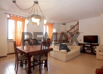 Sala da pranzo - Casa semi indipendente via cerea
 
22, Gazzada Schianno - foto 2