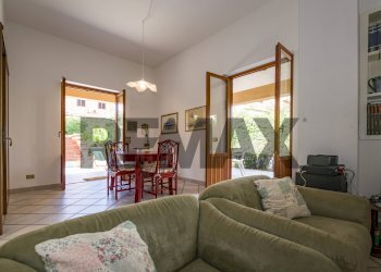 Sala da pranzo - Semi-detached house Via dei Greci Contrada Paterna
 
14, Terrasini - photo 32