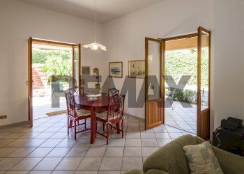 Sala da pranzo - Semi-detached house Via dei Greci Contrada Paterna
 
14, Terrasini - photo 33
