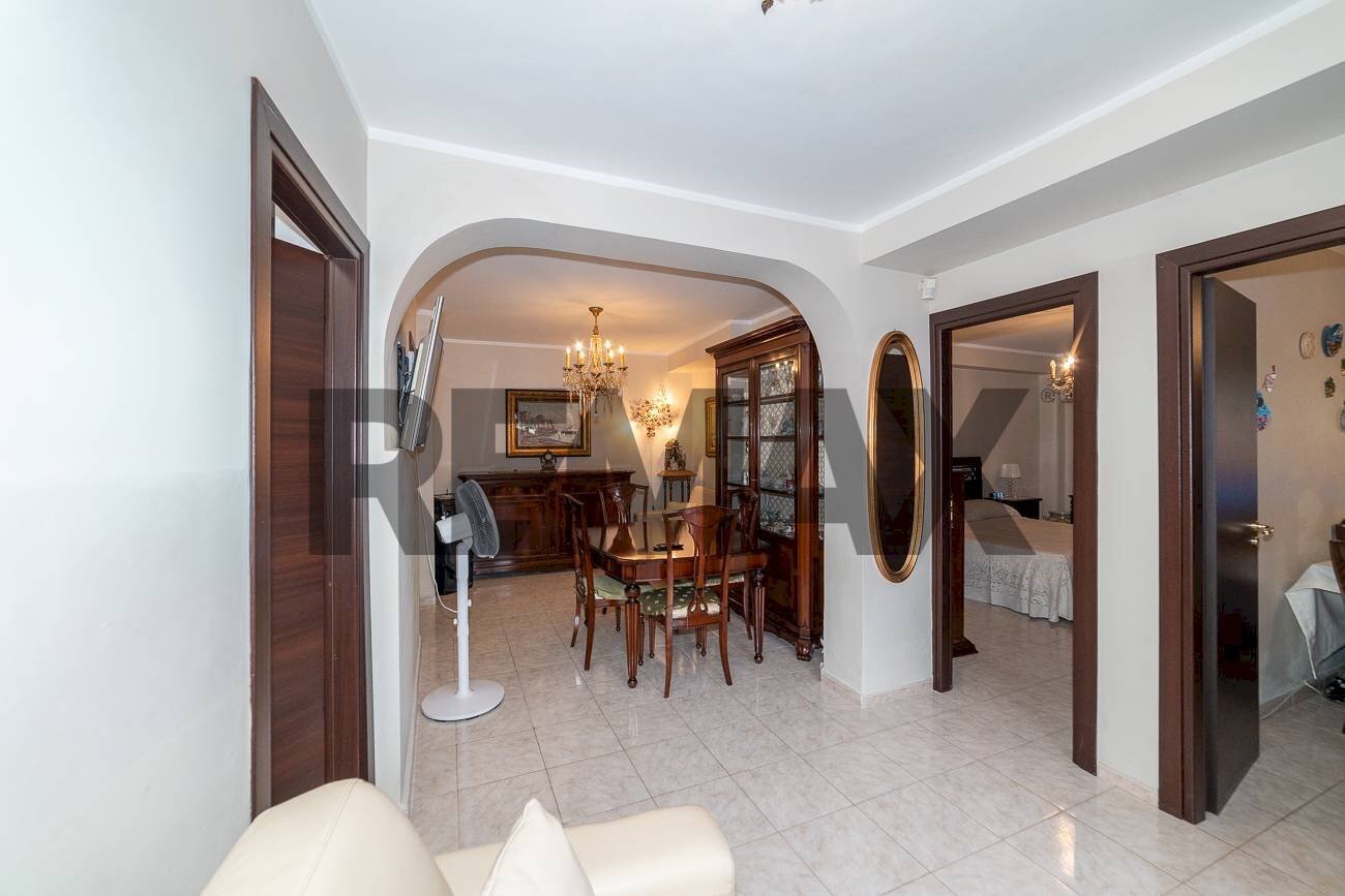 Sala da pranzo - Casa indipendente Via Mariani
 
64, Catania - foto 2