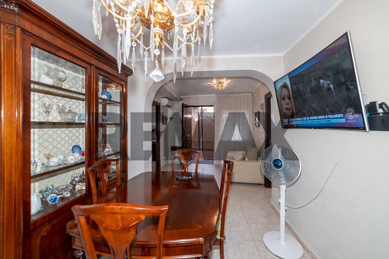 Sala da pranzo - Casa indipendente Via Mariani
 
64, Catania - foto 3