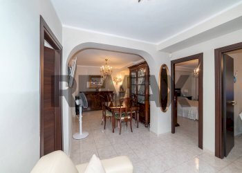 Sala da pranzo - Casa indipendente Via Mariani
 
64, Catania - foto 2