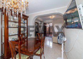 Sala da pranzo - Casa indipendente Via Mariani
 
64, Catania - foto 4