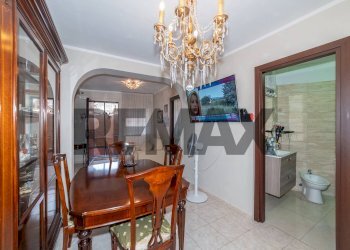 Sala da pranzo - Casa indipendente Via Mariani
 
64, Catania - foto 5