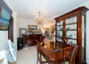 Sala da pranzo - Casa indipendente Via Mariani
 
64, Catania - foto 6