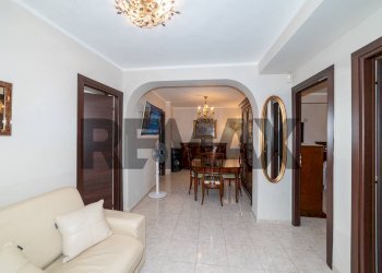 Sala da pranzo - Casa indipendente Via Mariani
 
64, Catania - foto 7