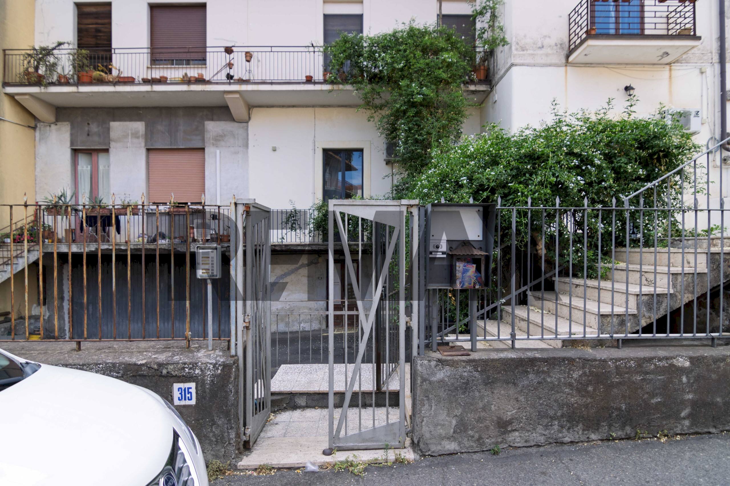 Edificio all\'aperto - Office Via Etnea
315, Mascalucia - photo 2
