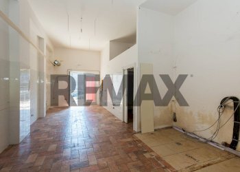 Hall / corridoio - Locale Commerciale Corso Antonio Gramsci
 
48, Riposto - foto 6