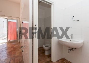Bagno - Locale Commerciale Corso Antonio Gramsci
 
48, Riposto - foto 7