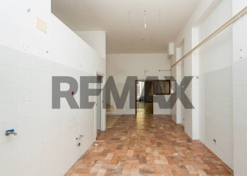 Hall / corridoio - Locale Commerciale Corso Antonio Gramsci
 
48, Riposto - foto 8