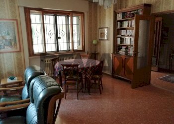 Sala da pranzo - Villa VOCABOLO COLLE
 
12, Nocera Umbra - foto 27