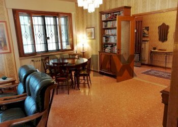 Sala da pranzo - Villa VOCABOLO COLLE
 
12, Nocera Umbra - foto 31
