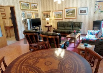Sala da pranzo - Villa VOCABOLO COLLE
 
12, Nocera Umbra - foto 32