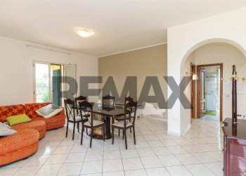 Sala da pranzo - Semi-detached house via Dell'Anice contrada Vaccarizzo
 
snc, Catania - photo 2