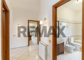 Bagno - Semi-detached house via Dell'Anice contrada Vaccarizzo
 
snc, Catania - photo 48