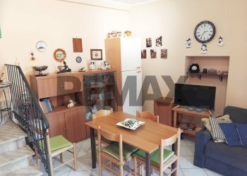 Sala da pranzo - Semi-detached house carlo alberto della chiesa
 
103, Librizzi - photo 4