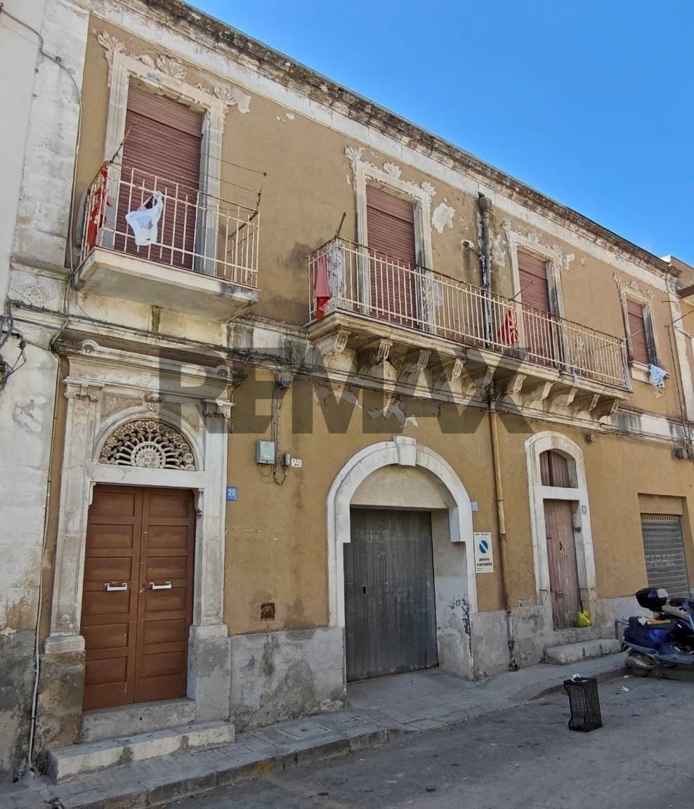 Edificio all\'aperto - Casa semi indipendente via Magenta
 
21, Pachino - foto 1