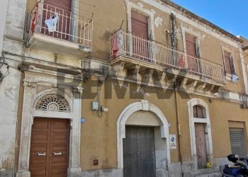 Edificio all\'aperto - Casa semi indipendente via Magenta
 
21, Pachino - foto 1