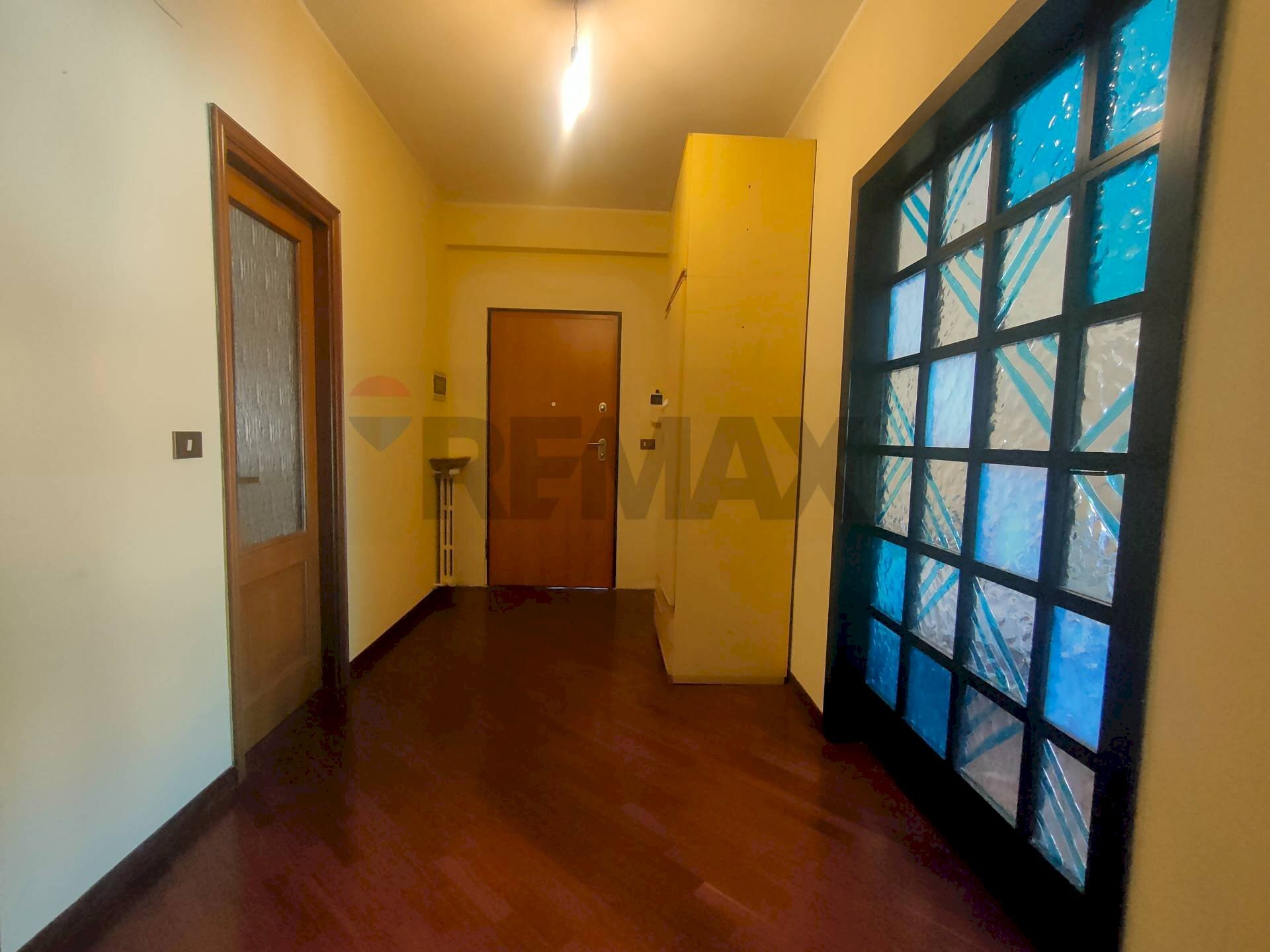 Hall / corridoio - Four-room apartment Via Caduti di Via Fani
10, L'Aquila - photo 3