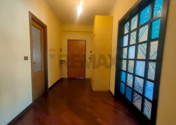 Hall / corridoio - Four-room apartment Via Caduti di Via Fani
 
10, L'Aquila - photo 3