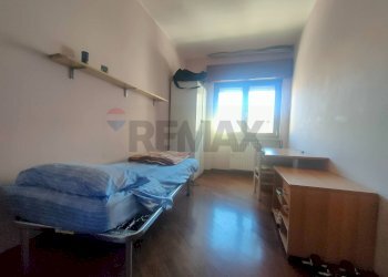 Camera / camera da letto - Four-room apartment Via Caduti di Via Fani
 
10, L'Aquila - photo 19