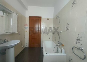 Bagno - Four-room apartment Via Caduti di Via Fani
 
10, L'Aquila - photo 26