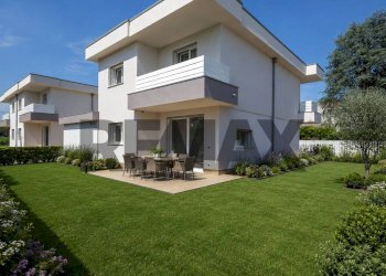 Casa all\'aperto - Casa semi indipendente VIA MATTEOTTI
 
33, Sovico - foto 1