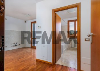 Hall / corridoio - Bilocale Via Ca' de Volpi
 
2/H, Cisano Bergamasco - foto 11