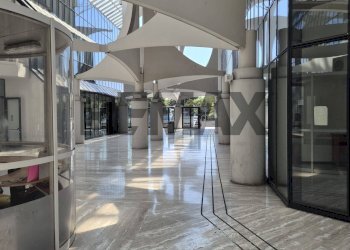 Ricezione / Lobby - Locale Commerciale Galleria Crispi
 
43, Vicenza - foto 16