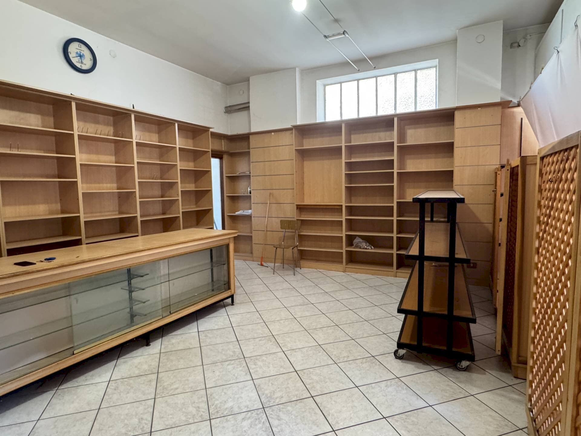 negozio - Shop Via Sant'Anna, Roburent - photo 2
