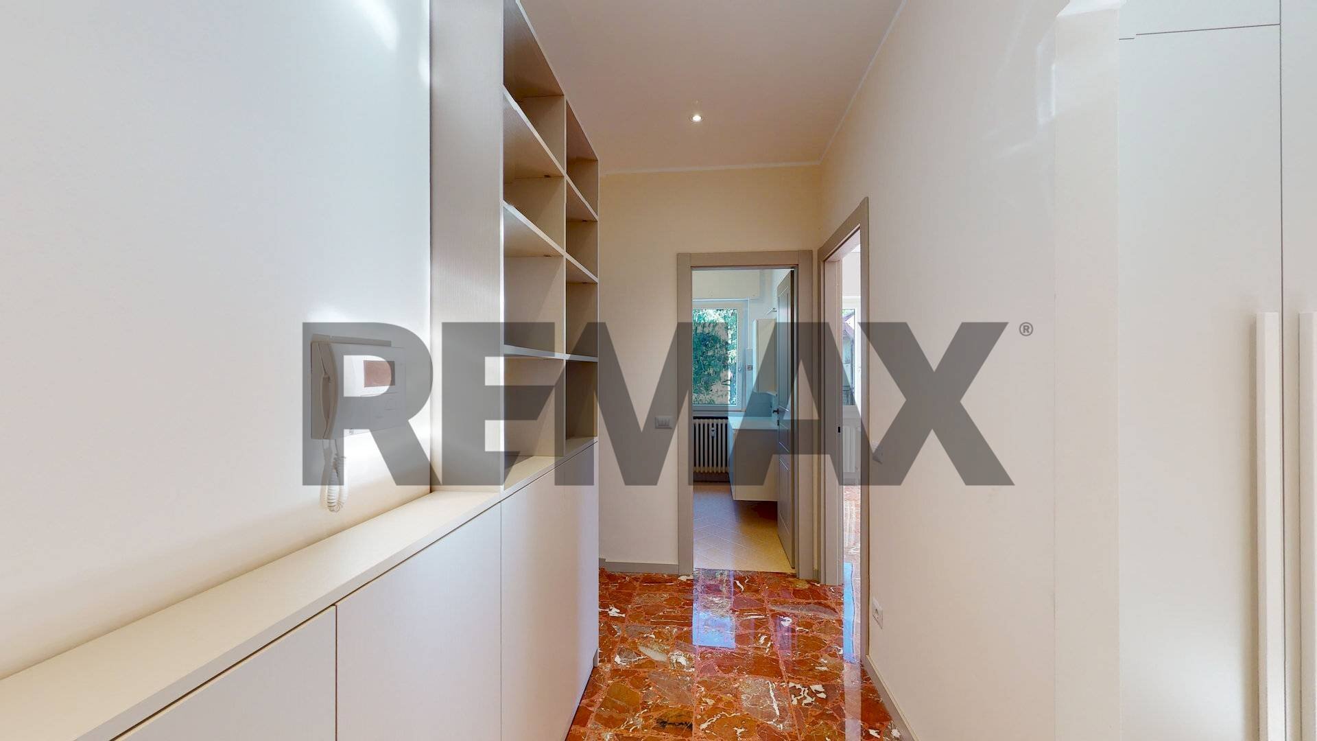 Hall / corridoio - Two-room apartment sebenico
 
2, Rho - photo 1