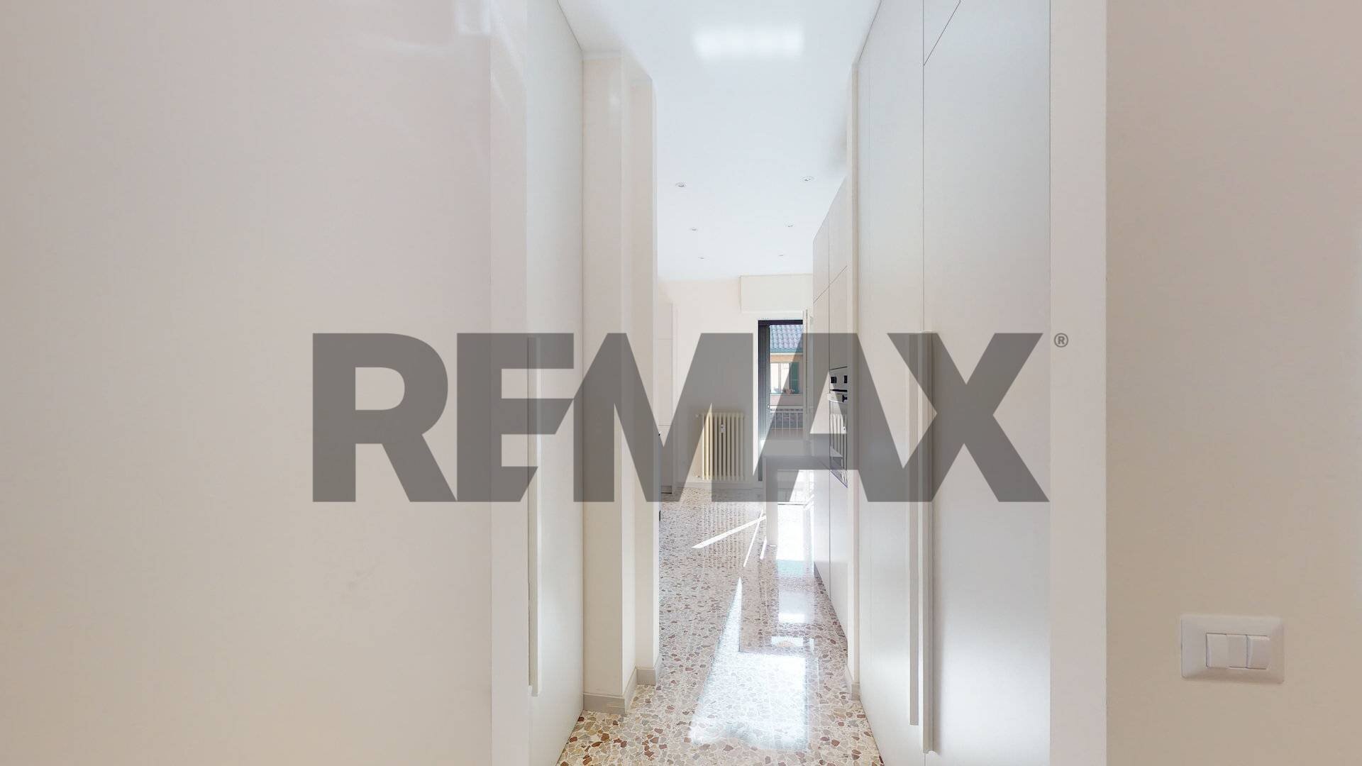 Hall / corridoio - Two-room apartment sebenico
 
2, Rho - photo 2