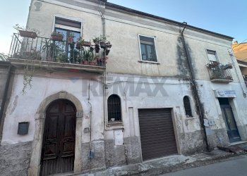 Edificio all\'aperto - Casa semi indipendente via A. Zamparelli
 
16, San Leucio del Sannio - foto 1