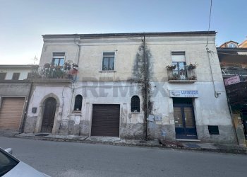 Edificio all\'aperto - Casa semi indipendente via A. Zamparelli
 
16, San Leucio del Sannio - foto 2