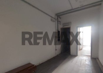 Hall / corridoio - Commercial Premises Via Cimitero - Traversa Privata Via Mons. Toppi
73/C, Brusciano - photo 15