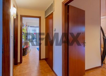 Hall / corridoio - Apartment Via Karl Marx
 
6, Piana degli Albanesi - photo 23