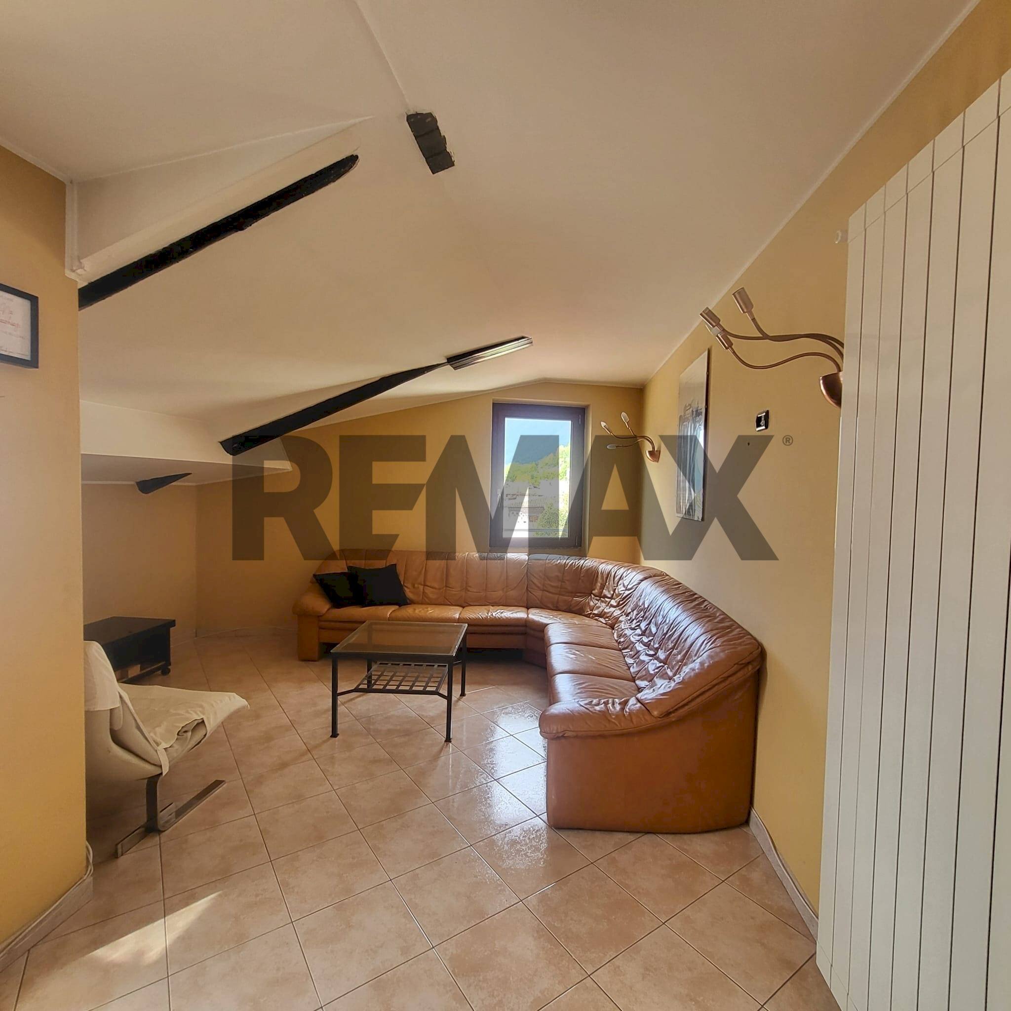 Soggiorno - Three-room apartment vicolo lealtà
6, Porlezza - photo 3