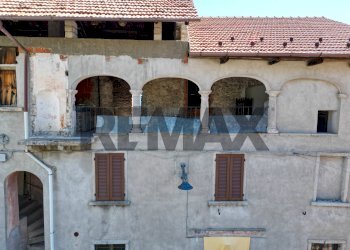 Edificio all\'aperto - Casa semi indipendente Via Canonico Rinaldi
11, Madonna del Sasso - foto 3